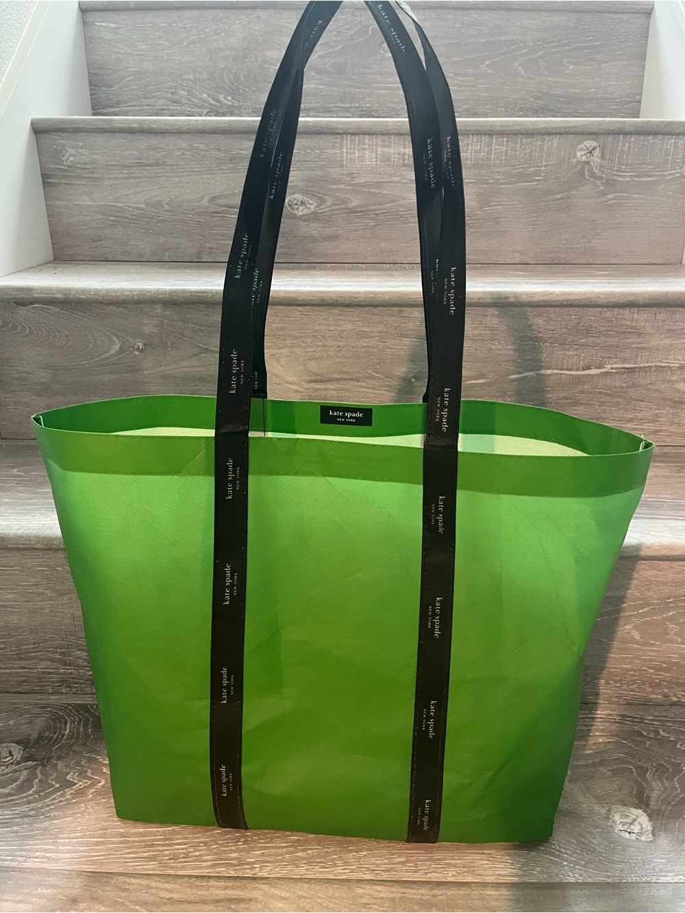 kate spade bright green shopping tote with black logo straps - Picture 4 of 4